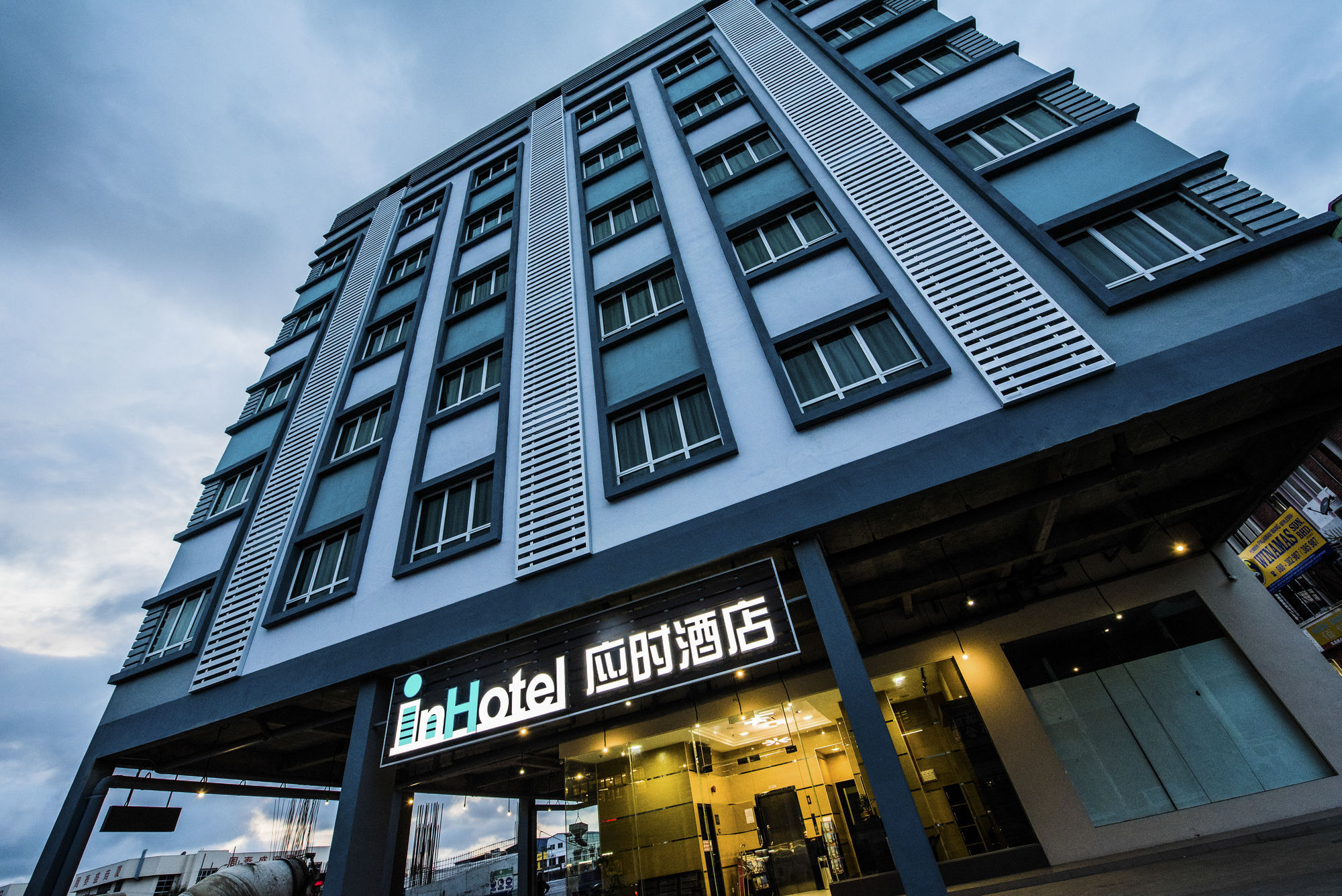 Inhotel Inanam Kota Kinabalu Exteriör bild