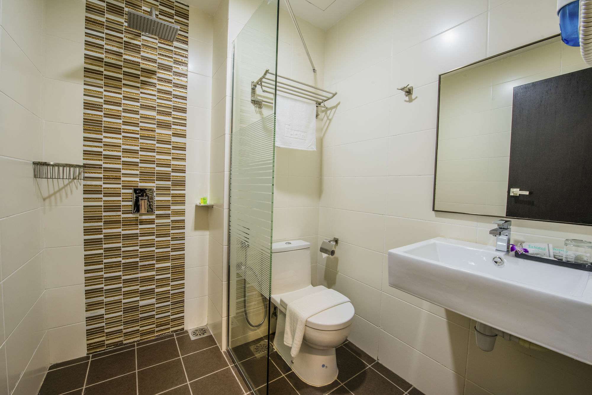 Inhotel Inanam Kota Kinabalu Exteriör bild