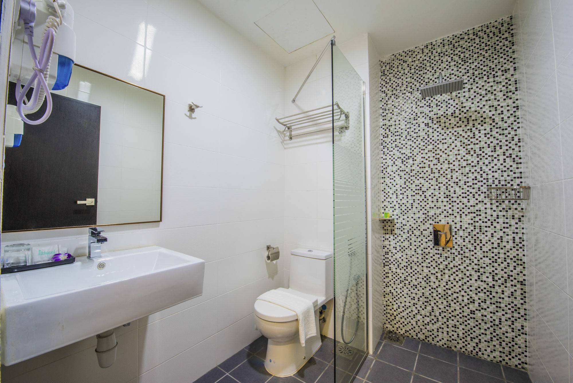 Inhotel Inanam Kota Kinabalu Exteriör bild